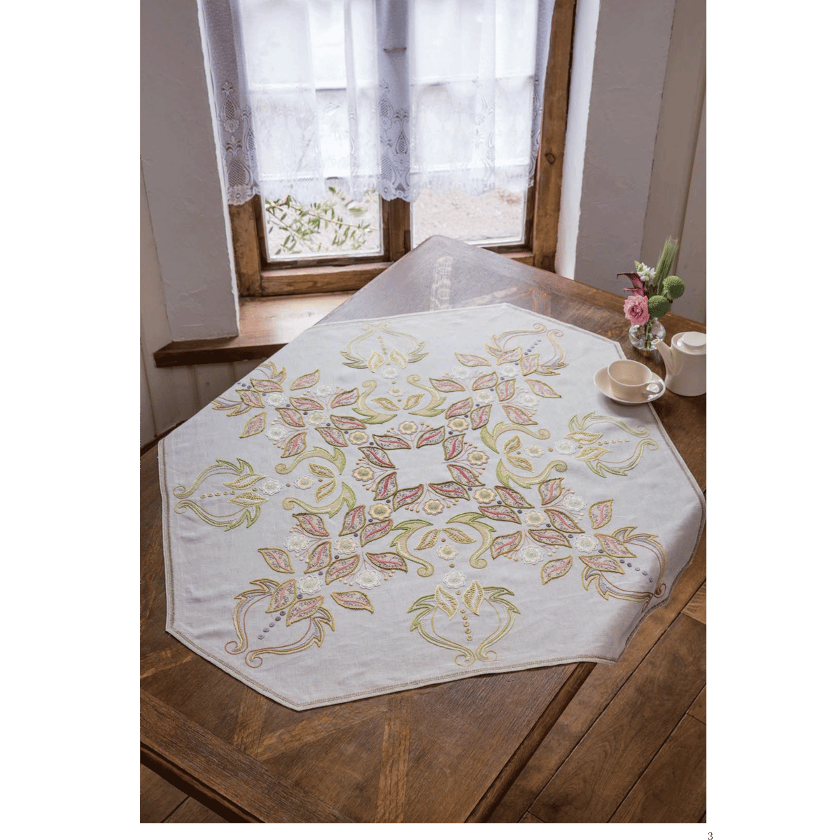 フランス刺繍と図案〈114〉花のテーブルウェア (Totsuka embroidery) フランス刺繍と図案〈114〉花のテーブルウェア』｜感想