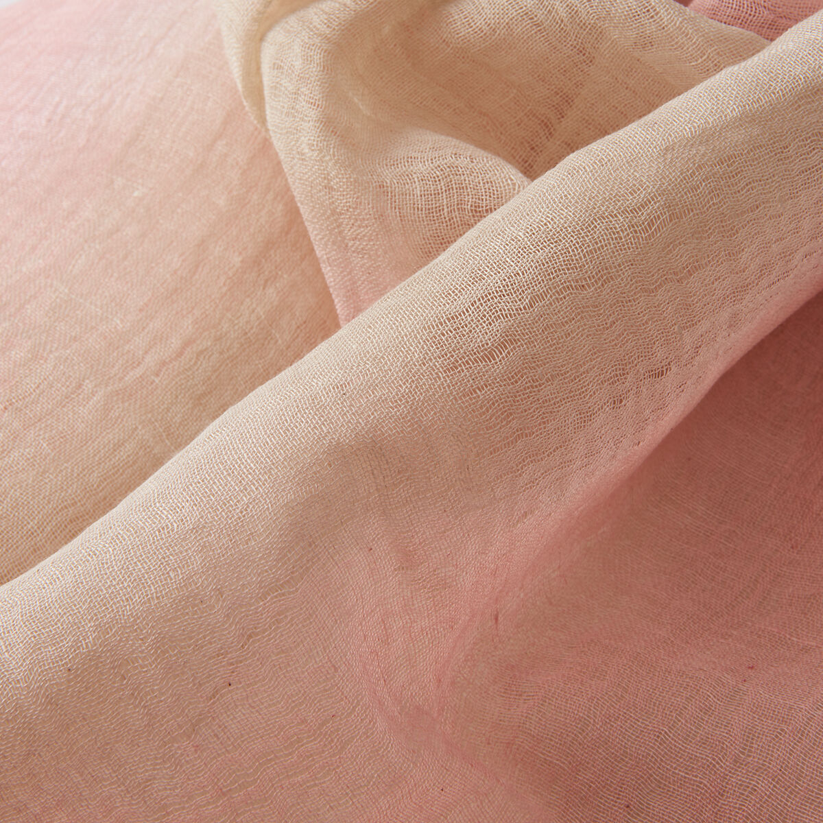 桜染綿麻かすみ織ストール | 戸塚刺しゅうオンラインショップ