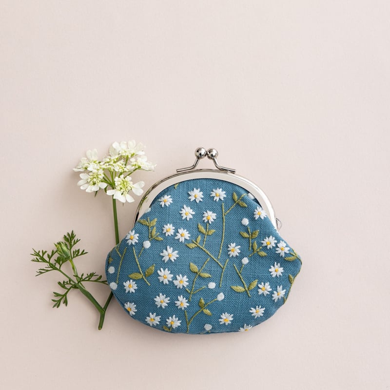 ◆専用ページ　すみれ刺繍タペストリーと がま口3点 星あかりの刺繍手帖 がま口「はこべ」 | 戸塚刺しゅうオンラインショップ