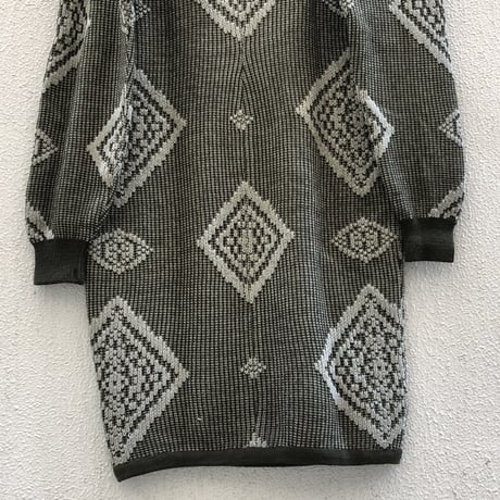 TRUSSARDI スタンドカラー幾何学　ニットワンピース  /F211