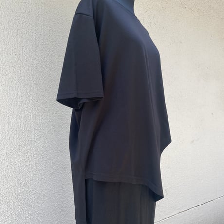 Asymmetry Shadow Over Silhouette Black Tee/F266