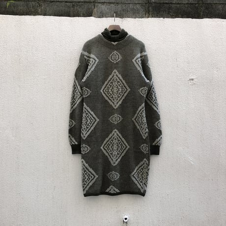 TRUSSARDI スタンドカラー幾何学　ニットワンピース  /F211