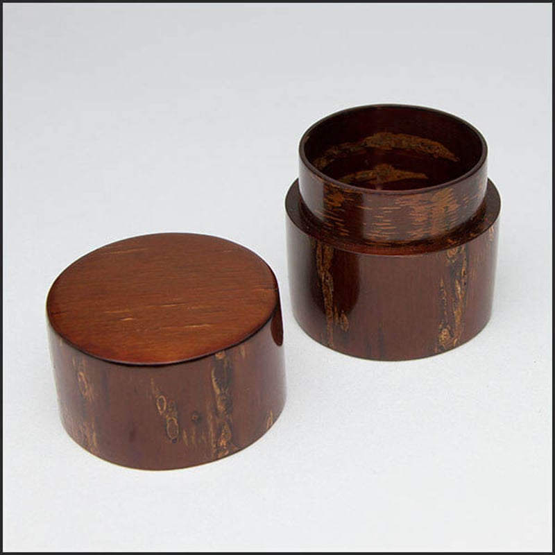桜皮細工 抹茶入 伝統工芸士 経徳明夫作(樺細工) | 角館桜皮細工センター 角館伝統工芸 樺細工 抹茶入れ(桜皮)