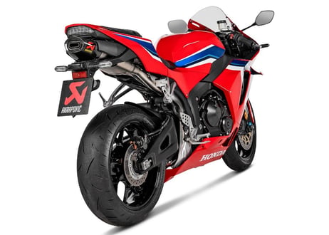ディーラー在庫有り　AKRAPOVIC　チタンスリップオンライン　HONDA CBR 600 RR 2024-2025