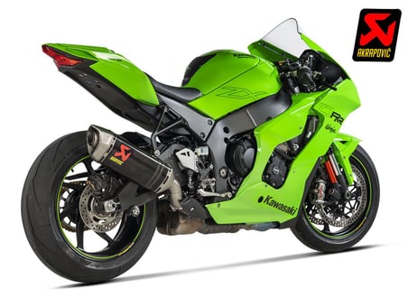 AKRAPOVIC カーボンスリップオンサイレンサー　KAWASAKI ZX-10 R / RR 2021-2024