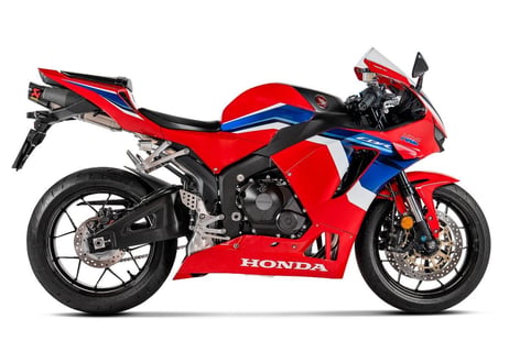 ディーラー在庫有り　AKRAPOVIC　チタンスリップオンライン　HONDA CBR 600 RR 2024-2025