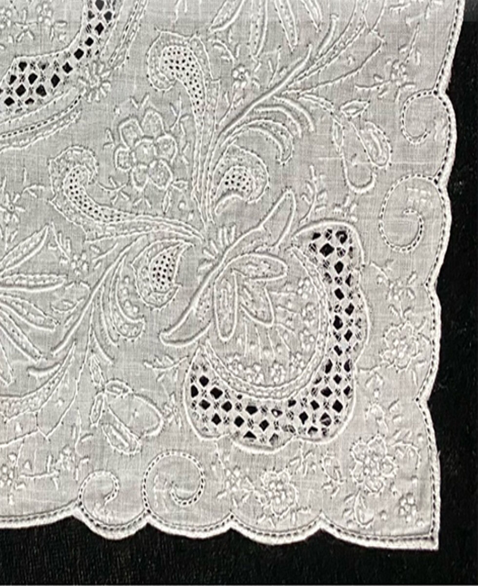 スワトウ ハンカチ 葡萄 D1 刺繍 スワトウ刺繍・ ハンカチーフ （ブドウ） | Le Attridee