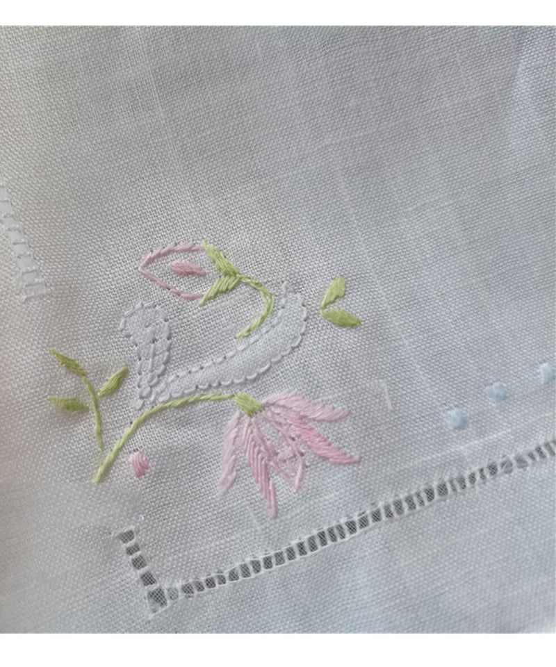 英国アンティーク 蝶と花刺繍 オープンカットワーク嵌込 シアーハンカチ２枚セット 蝶刺繍ハンカチ3枚組