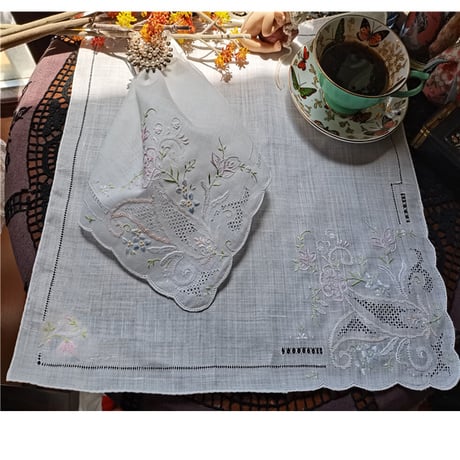 スワトウ 汕頭 刺繍 テーブルクロス 敷物 スワトウ刺繍ハンカチーフ