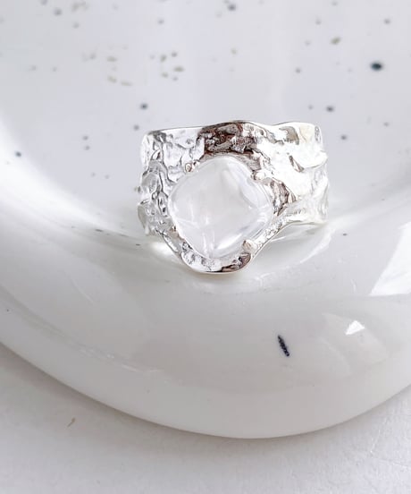nuance quartz ring