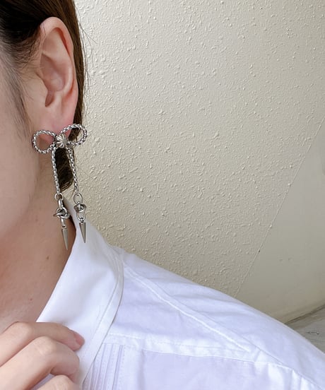 chain ribbon studs