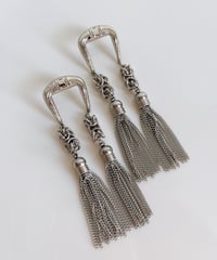 buckle double tassel