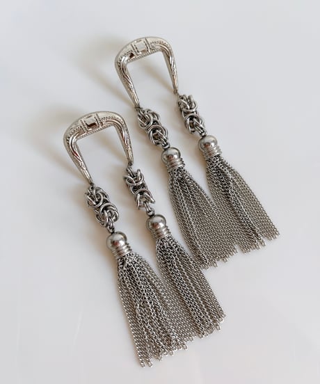 buckle double tassel