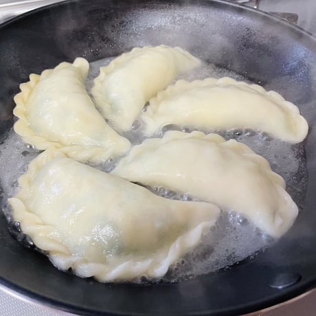 販売終了【李家のニラ玉箱】ジャンボ焼き餃子！皮から手作りの素材にこだわった中国本場の味！