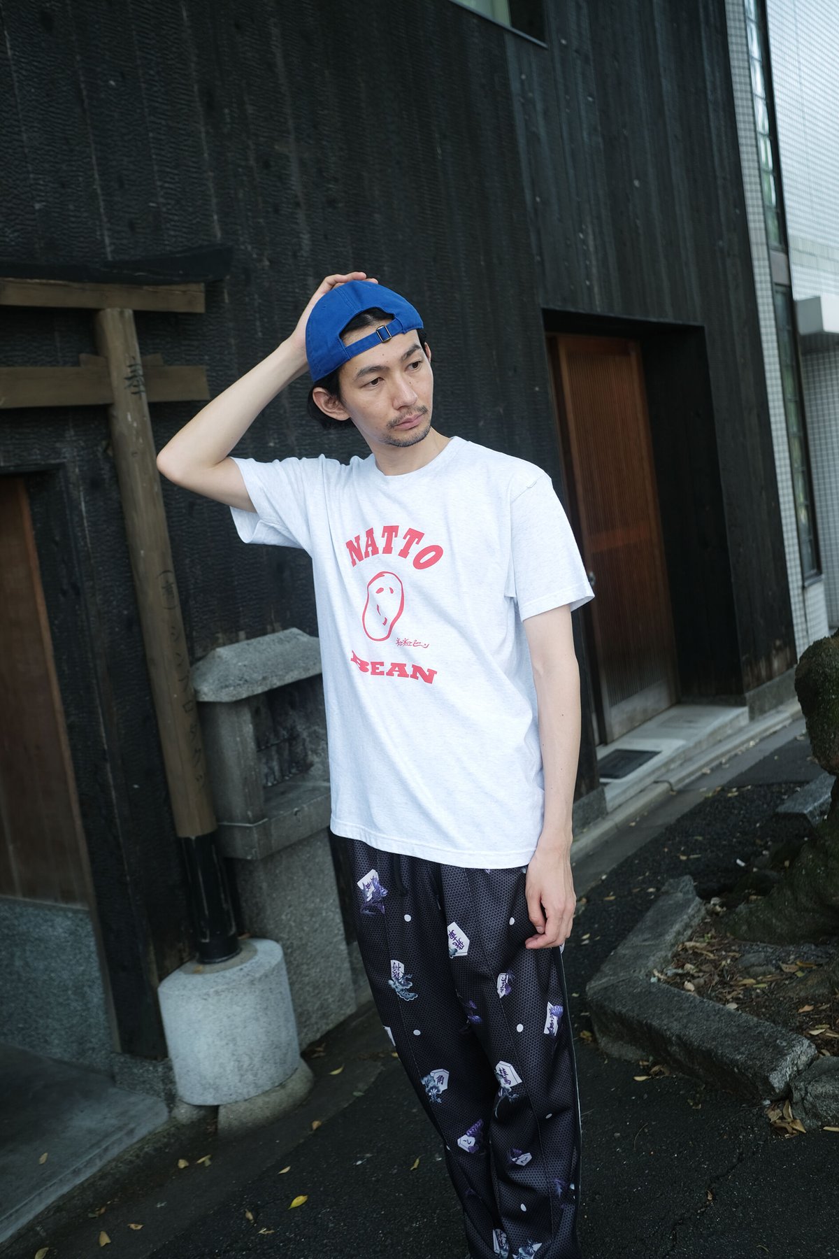 「レッド・アップル」ニュー・ビバリー・シネマ限定Tシャツ（未使用） レッドアップルTシャツ（WW2モデル） | ビンセントベガ