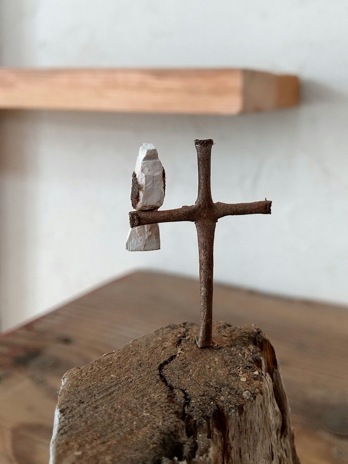 十字架の雲 キリスト教の十字は空に明るい表示します - 十字架のストック