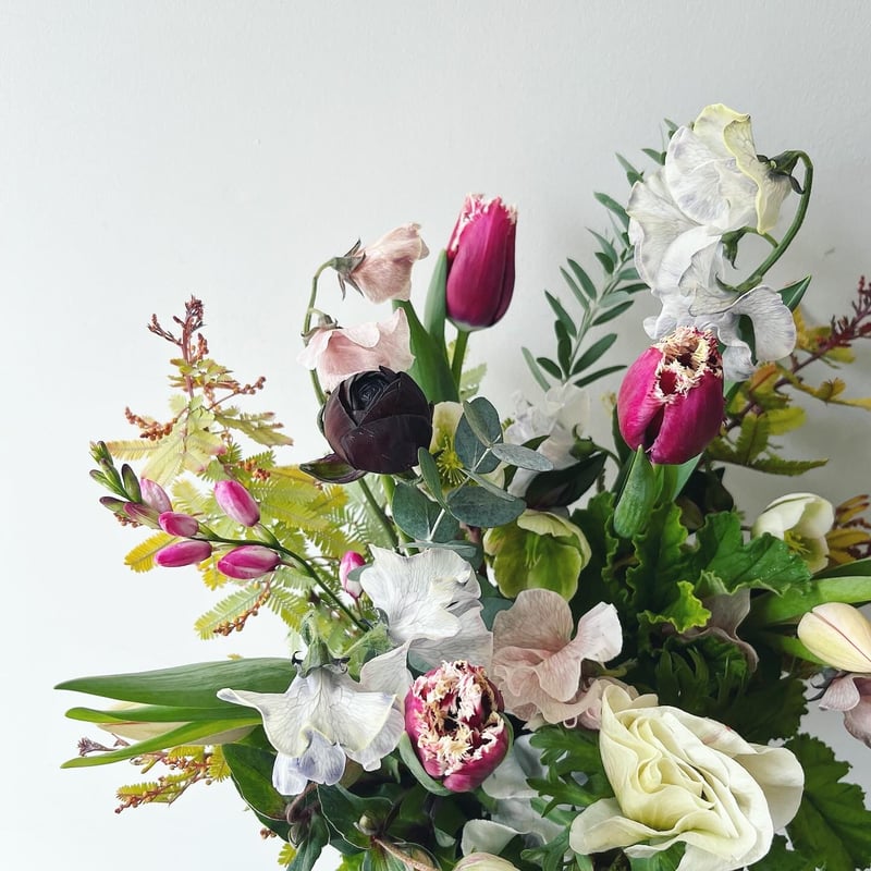 Seasonal flower arrangement | RESUMI Seasonal flower arrangement | RESUMI