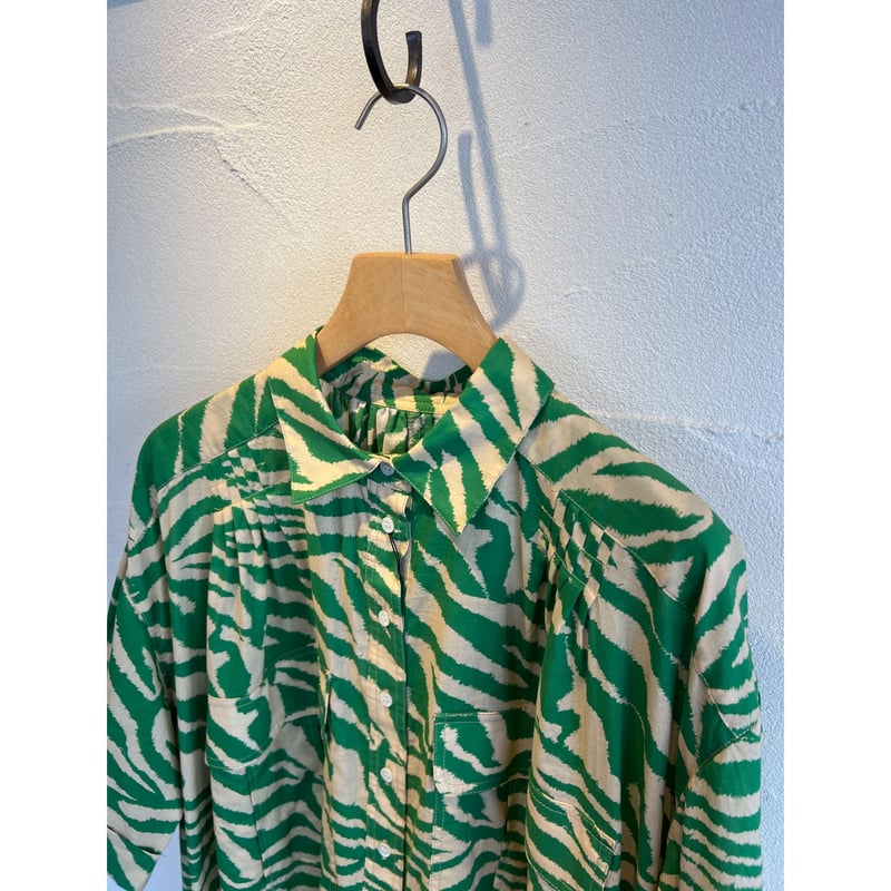 ゼブラ柄襟付ロングシャツワンピース【Audrey and John Wad