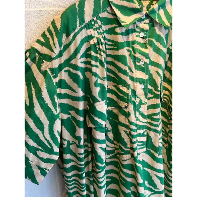 ゼブラ柄襟付ロングシャツワンピース【Audrey and John Wad