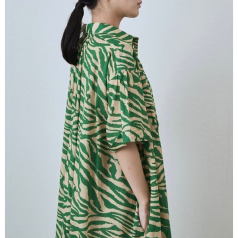 ゼブラ柄襟付ロングシャツワンピース【Audrey and John Wad