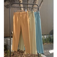 テーパードパンツ