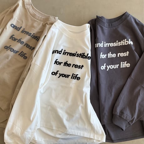 ブラシ刺繍ロゴTシャツ