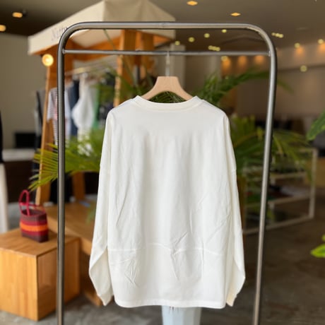 ブラシ刺繍ロゴTシャツ