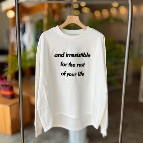 ブラシ刺繍ロゴTシャツ