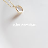 New Brass Collection『ホワイトムーンストーン』の世界でひとつの天然石ネックレス
