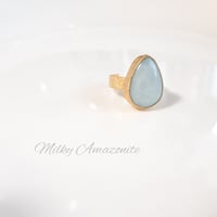 New Brass Collection『ミルキーアマゾナイト』の世界でひとつの天然石リング