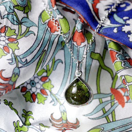 New『グリーントルマリン』の世界でひとつの天然石ネックレスsilver925 + ロジウムコーティング