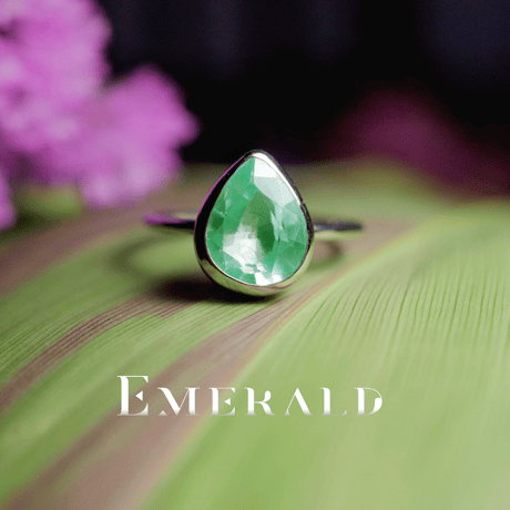 新作 『エメラルド』の世界でひとつの天然石リングsilver925  + ロジウムコーティング