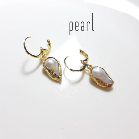 『雫pearl』の世界でひとつの天然石ピアス