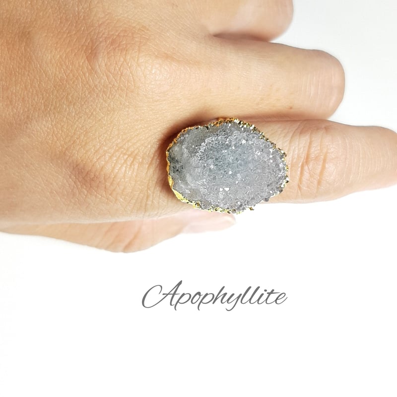 最新作『アポフィライト』の世界でひとつの天然石リング | Beobijou ...
