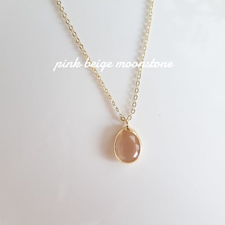 New Brass Collection『ベージュムーンストーン』のシンプル天然石ネックレス