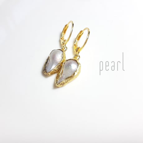 『雫pearl』の世界でひとつの天然石ピアス