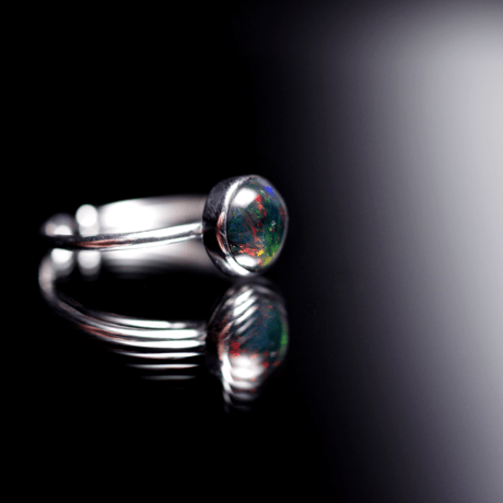 新作 ☆『Black Opal』☆の世界でひとつの天然石リングsilver925 + ロジウムコーティング