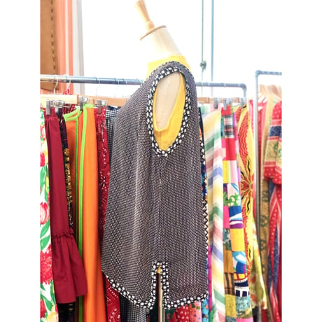 Vintage black floral sleeveless top【01195】