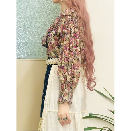 Ruffled floral blouse【00633】