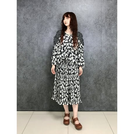 SUSAN FREIS Monotone 2PC【01386】
