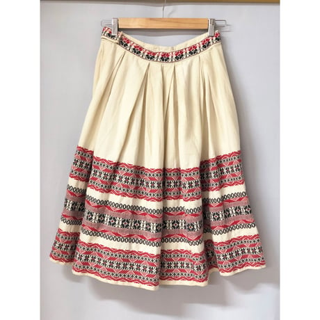 Vintage embroidered skirt【00611】