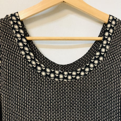 Vintage black floral sleeveless top【01195】