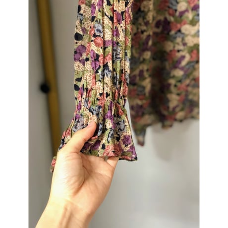 Ruffled floral blouse【00633】