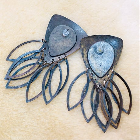 Vintage metal dangle pierce【00760】
