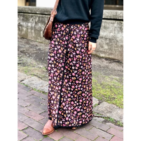 70s Black floral quilted maxi skirt【01081】