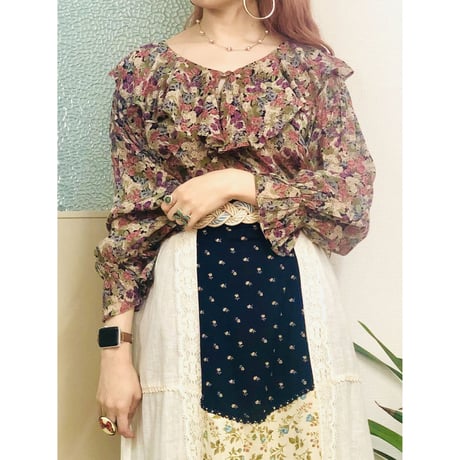 Ruffled floral blouse【00633】