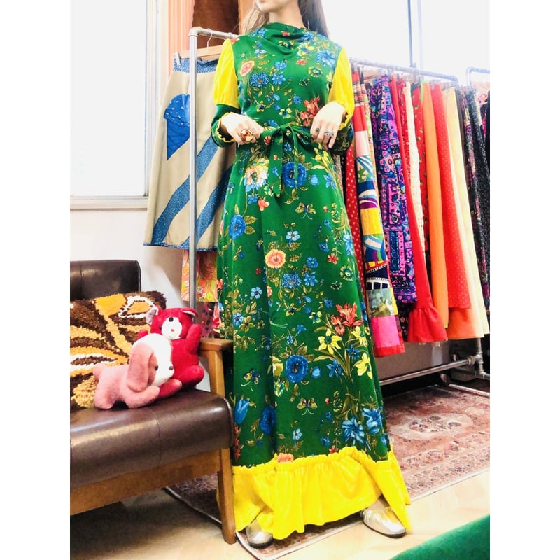 70s Bugs and Flower maxi dress【01036】 | Vintage