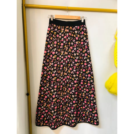 70s Black floral quilted maxi skirt【01081】