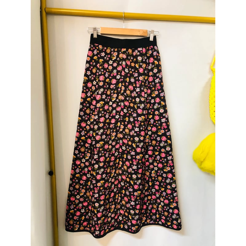 70s Black floral quilted maxi skirt【01081】 | Vi...