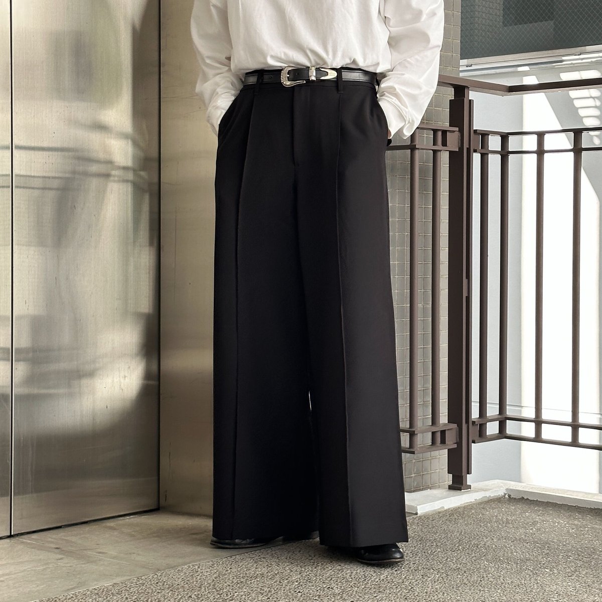 wide flap pocket straight slacks【black】